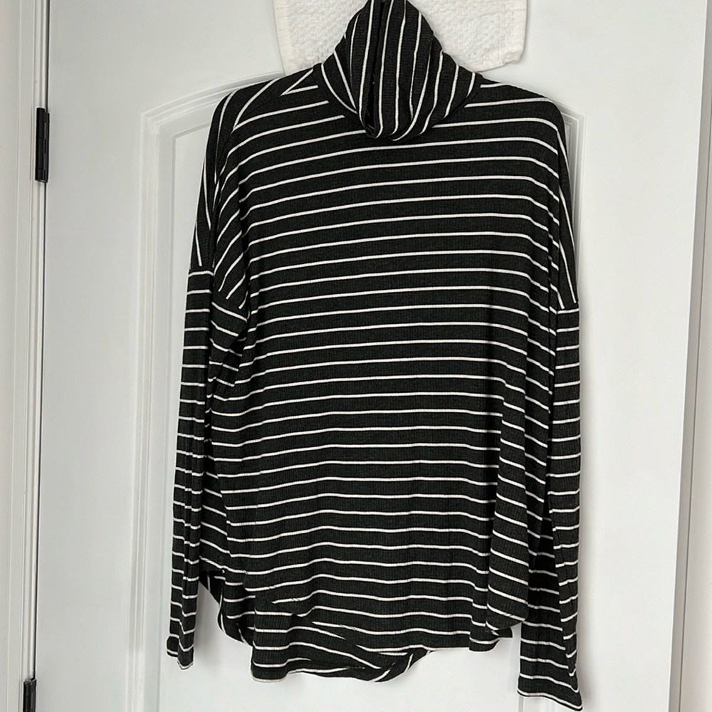 Micheal Kors Loose Fit Turtle Neck Large